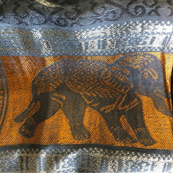 Elephant scarf - Picture 5 of 7